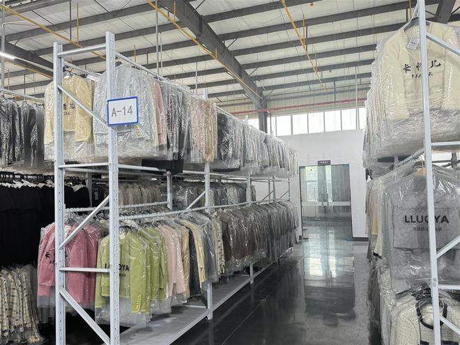 天門服裝創(chuàng)奇跡 五十家企業(yè)與四百名主播聯(lián)袂，首日帶貨六十萬件激揚(yáng)二千萬巨潮